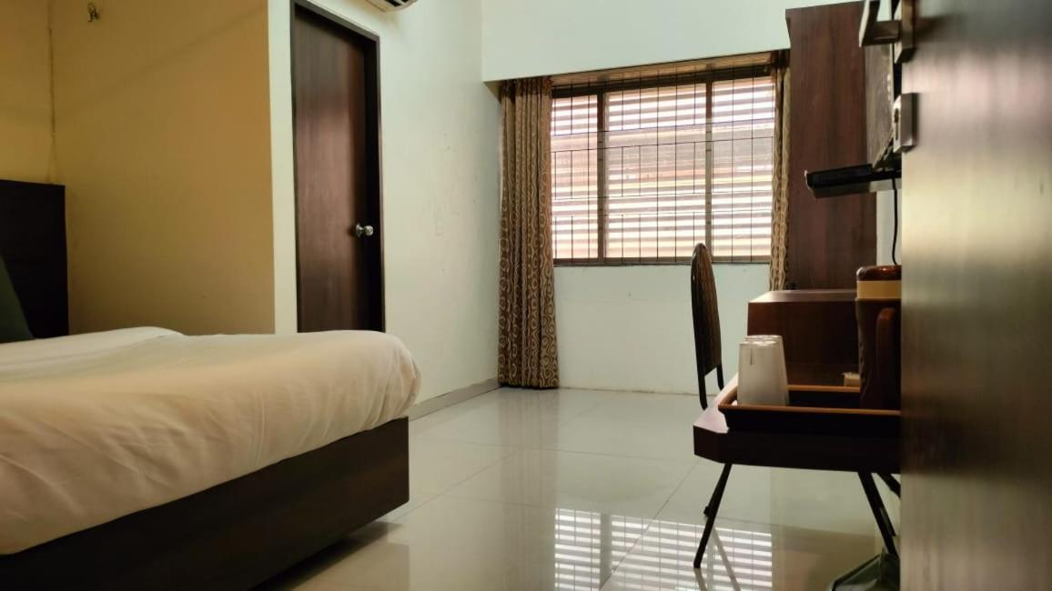Hotel Sai Nidhi Executive-Mindspace Airoli Нави Мумбаи Экстерьер фото