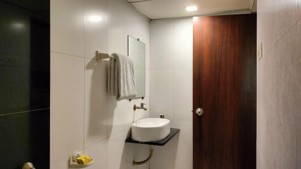 Hotel Sai Nidhi Executive-Mindspace Airoli Нави Мумбаи Экстерьер фото
